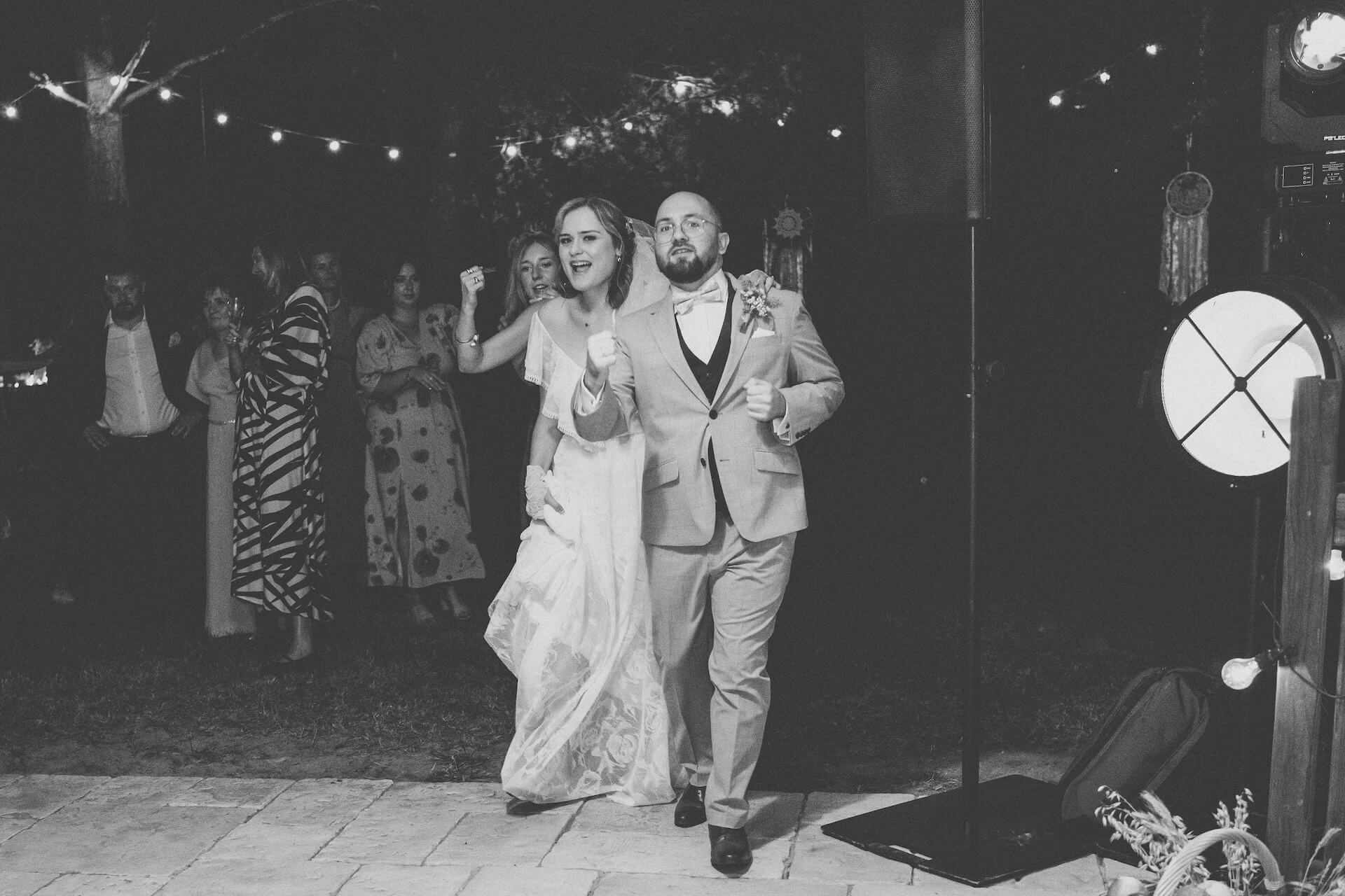 Fotograf na kameralny slub plenerowy warszawa i okolice zabawa i taniec pod altana