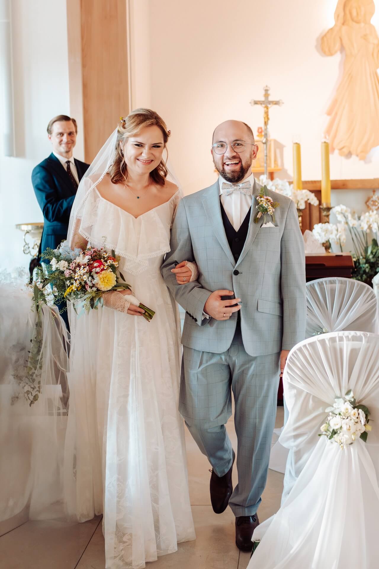 Just married otwock fotograf na slub koscielny kosciol w wiazownej