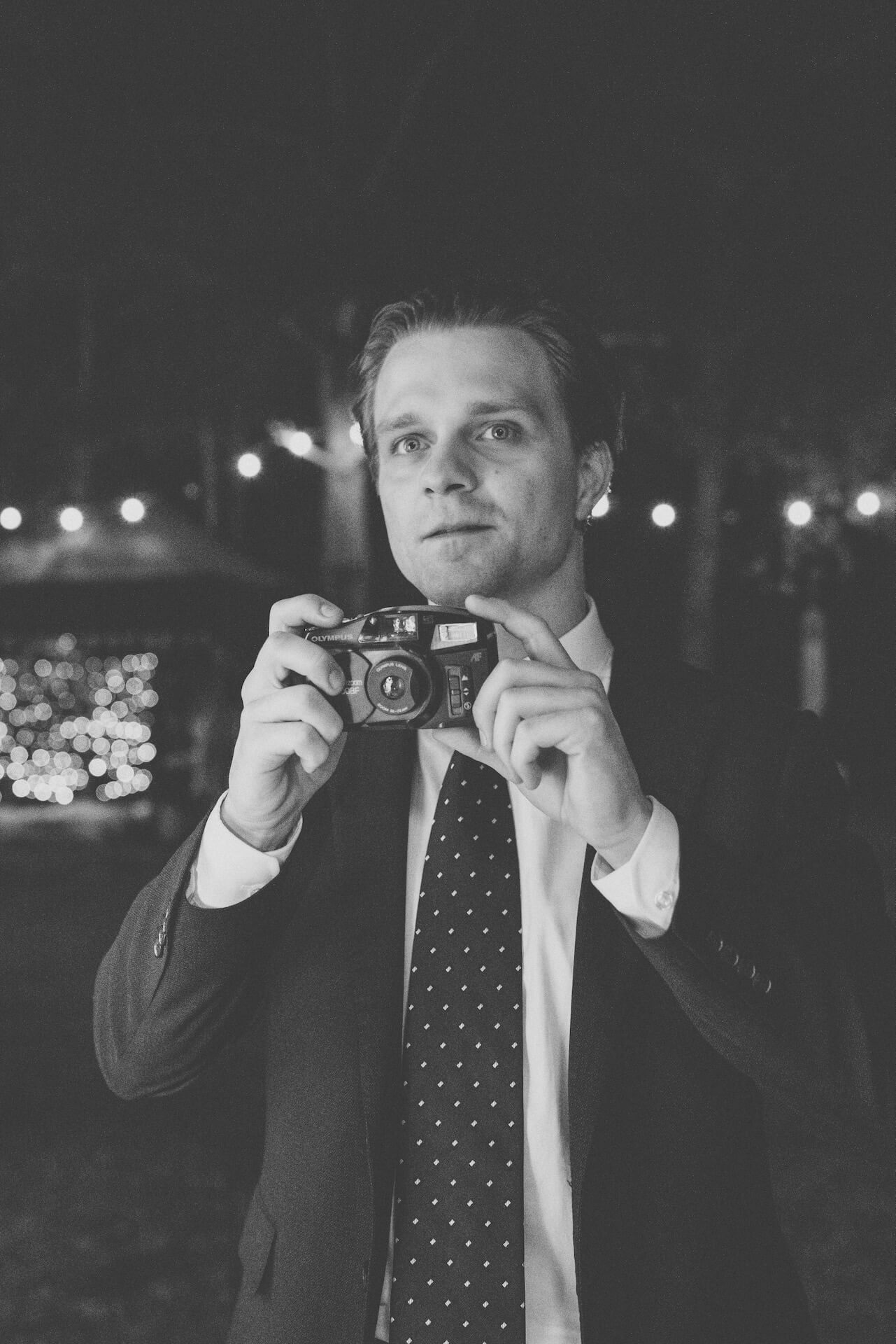 Reportaz ze slubu fotograf warszawa swieza fotografia slubna swiadek z aparatem siedlisko malcanow