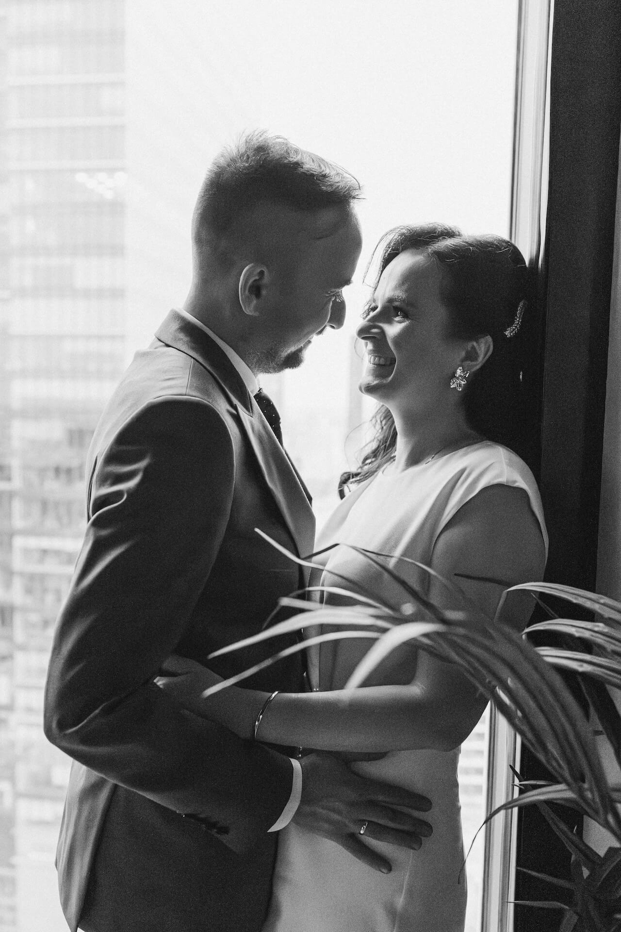 Sesja w dniu slubu warszawa hotel crowne plaza warsaw 01