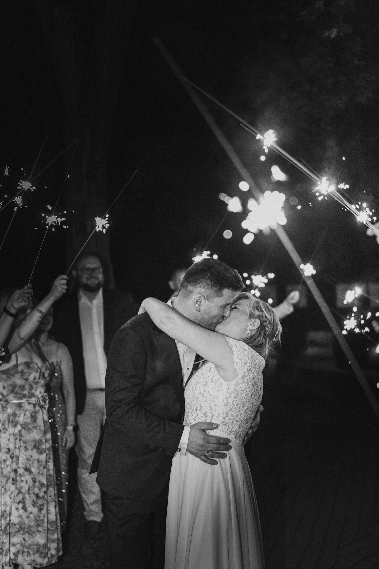 Fotografia slubna otwock i okolice przyjecie weselne zhotel zimne ognie zdjecie grupowe 02